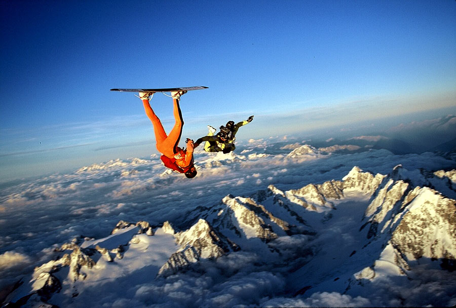 skydive_skysurf_camera_mountains2.jpg