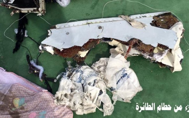 debris_pics_egyptair_07-large_trans++aivqAvBJWkUV8VzepAMjBUSXDVobHLbZZp-A_Kknc4M.jpg