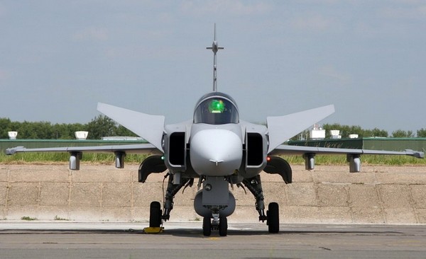 jas-39-gripen-03.jpg