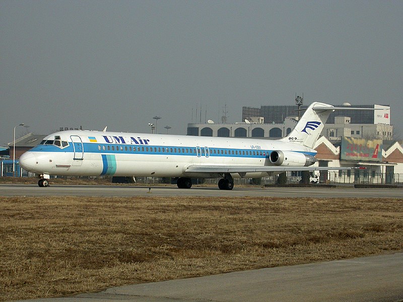 800px-DC-9_UR-CBY.JPG