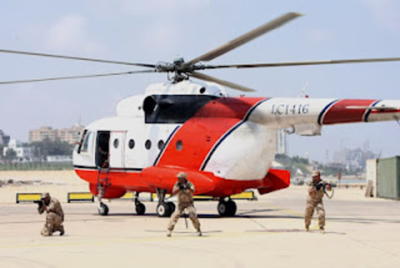 Soldiers_of_the_Libyan_National_Army_parade_with.jpg